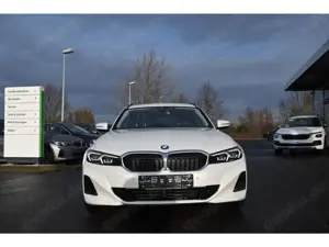 BMW 320 d Touring xDrive Navi LED SHz Apple CP PDC Bild 2