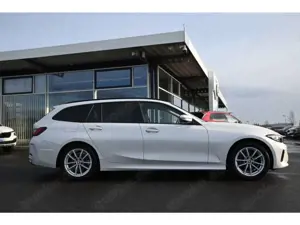 BMW 320 d Touring xDrive Navi LED SHz Apple CP PDC Bild 4