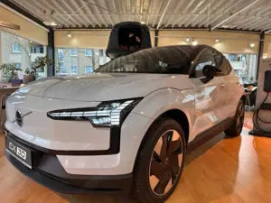 Volvo EX30 RWD Ext. Range Plus ACC,BLIS,Stand+Lenkradh