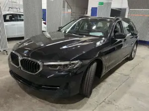 BMW 530 e HUD*Driving*AHK*VollLeder*4xSH*eleSitz*DAB