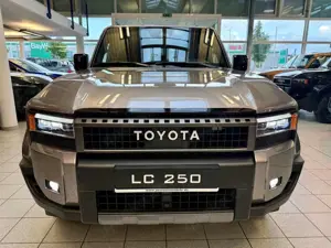 Toyota Land Cruiser 250 - EXE-MILD HYB-360 KAMERA-COOL BOX-LED