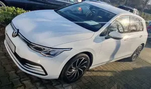 Volkswagen Golf VIII Lim. Life Ambilight Navi SH ALU AHK