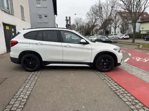 BMW X1 xDrive 20 d Sport Line/Panoramadach Bild 5