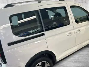 Ford Tourneo Connect Active DAB LED RFK Klimaaut. Bild 5