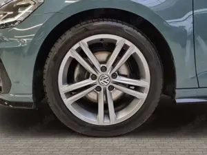 Volkswagen Golf VII 1.5 TSI IQ.DRIVE LED Klima Parksen Bild 2