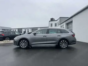 Skoda Octavia Combi 1.5 TSI DSG Style 175€ m. 20% Anz. 18 Zoll Bild 2