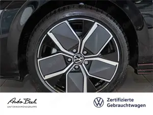 Volkswagen Golf VIII 2.0TDI R-Line DSG Navi LED Panorama AC Bild 5