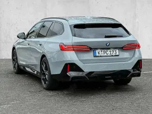 BMW 520 d xDrive Touring * M Sportpaket * Bowers  Wilkins Bild 2