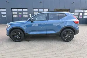Volvo XC40 B4 Black Ultra Dark*FSHZG*PANO*360°*ACC*AHK Bild 2