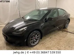 Tesla Model 3 LED Wärmepumpe Ryzen Shanghai Autopilot