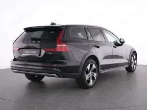 Volvo V60 Cross Country B4 AWD Plus+WINTERPAK+RFK+ Bild 3
