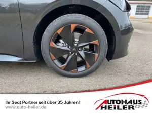 CUPRA Born Navi digitales Cockp 360 Kamera LED ACC Fahrerprof Bild 3