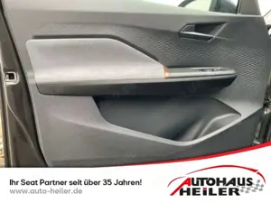 CUPRA Born Navi digitales Cockp 360 Kamera LED ACC Fahrerprof Bild 4