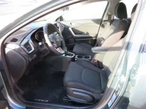 Kia Ceed SW / cee'd SW 1.5 T-GDI DCT Klima Navi Rückfahrkamera - image 4