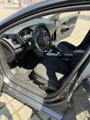 Volvo V40 T3 Momentum Bild 4