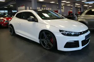 Volkswagen Scirocco R - Panorama - Schalensitze - WENIG KM!!