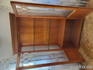Vitrine Kirschbaum mit Kommode Bild 2