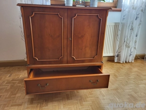 Vitrine Kirschbaum mit Kommode Bild 6