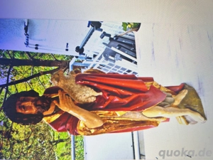 Johannes der Täufer aus Holz gefertigt.