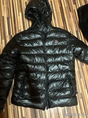 moncler jacke größe S diese jacke ist für männer frauen geeignet.
