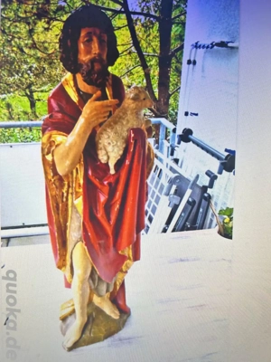 Johannes der Täufer aus Holz gefertigt.
