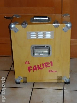 Holzkoffer El Fakiri Show. Bild 2