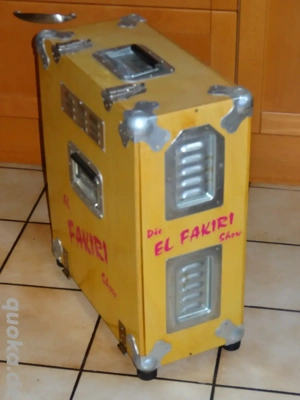 Holzkoffer El Fakiri Show.