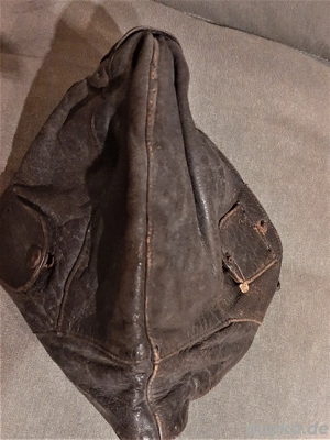 Sportwagen Mütze  oder Flieger  Rennauto auf jeden Fall alt