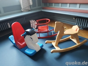 Schaukelpferde, Kinderküche und anderes Spielzeug