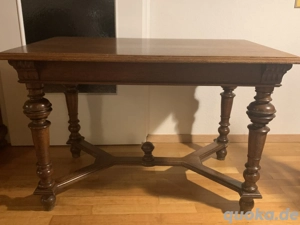 Schöner antiker Tisch