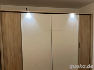 Schwebetürenschrank