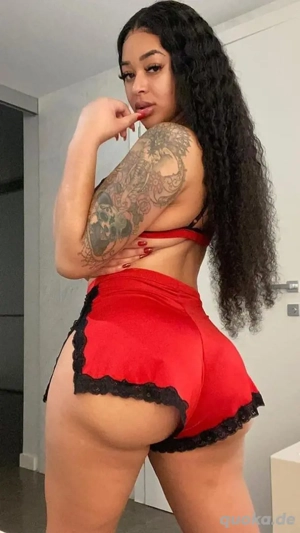 Eine kurvige Deutsche sucht ihn.