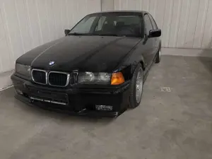 BMW 323
