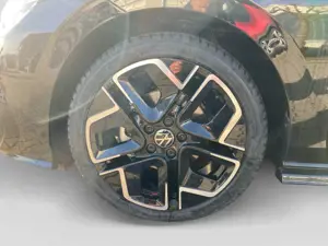 Volkswagen Golf R-Line 1,5 l eTSI 110 kW/150 PS AHK Nav HUD Bild 5