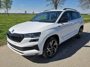 Skoda Karoq Sportline 2.0TDI DSG 4x4 AHK Matrix Pano Sound ...