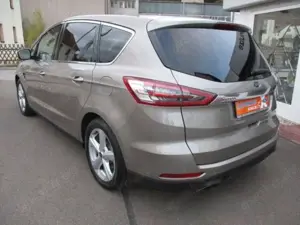 Ford S-Max Titanium Autom.-Schnäppchen Bild 4