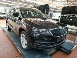 Skoda Karoq Style 1.5 TSI DSG AHK+NAVI+CARPLAY+SHZ Klima Navi Bild 2