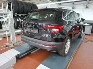 Skoda Karoq Style 1.5 TSI DSG AHK+NAVI+CARPLAY+SHZ Klima Navi Bild 4