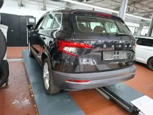 Skoda Karoq Style 1.5 TSI DSG AHK+NAVI+CARPLAY+SHZ Klima Navi Bild 3