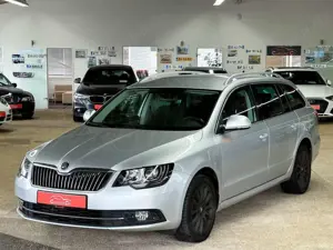 Skoda Superb 2.0 TDI Combi DSG *AHK*STHZ*SHZ*NAV*PDC*