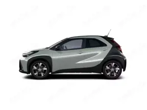 Toyota Aygo X TEAMPLAYER+HYBRID+TEC-PAKET+PDC+SOFORT Bild 2
