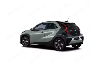 Toyota Aygo X TEAMPLAYER+HYBRID+TEC-PAKET+PDC+SOFORT Bild 3