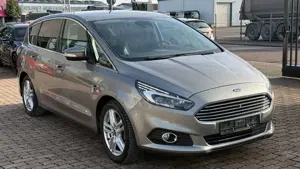 Ford S-Max S-MAX Titanium*LEDER*KAM*SHZ*NAV*KEYLESS*LHZ*EU6
