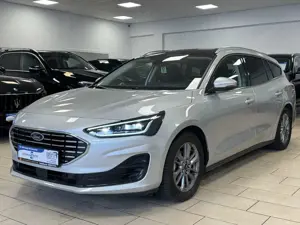 Ford Focus Titanium Pano*Navi*CarPlay*AHK*R-Cam*LED*