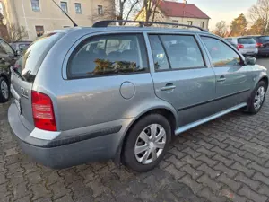 Skoda Octavia Tour *1.Hand*Klima*TÜV-10/26*So+Wi-Räder* Bild 4