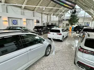 Volkswagen Touran Comfortline 1.5 TSI DSG, AHK, Kamera, Navi Bild 4