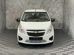 Chevrolet Spark 1.0 16V / 5 Türen / TÜV + INSPEKTION NEU Bild 4