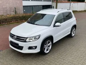 Volkswagen Tiguan 2.0 TDI R-LINE /AHK/ KeyLessGo