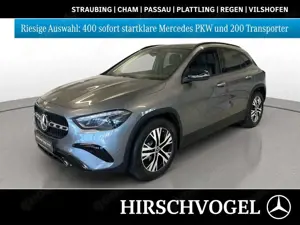 Mercedes-Benz GLA 180 Progressive Line+Night+AHK+DISTR+KEYLESS