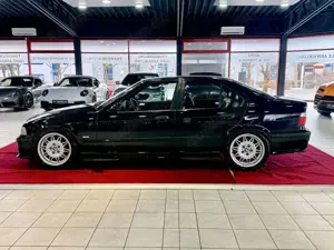 BMW M3 Limousine +SITZHZ.+SCHIEBEDACH+HARMAN/KARDON+ Bild 2